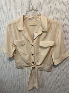 Urban Outfitters Cream Tie-Front Short Sleeve Button-Down Top Size Medium